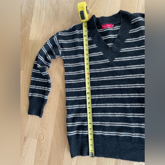 n : Philanthropy black and bone striped v-neck sweater size S - Picture 4 of 7